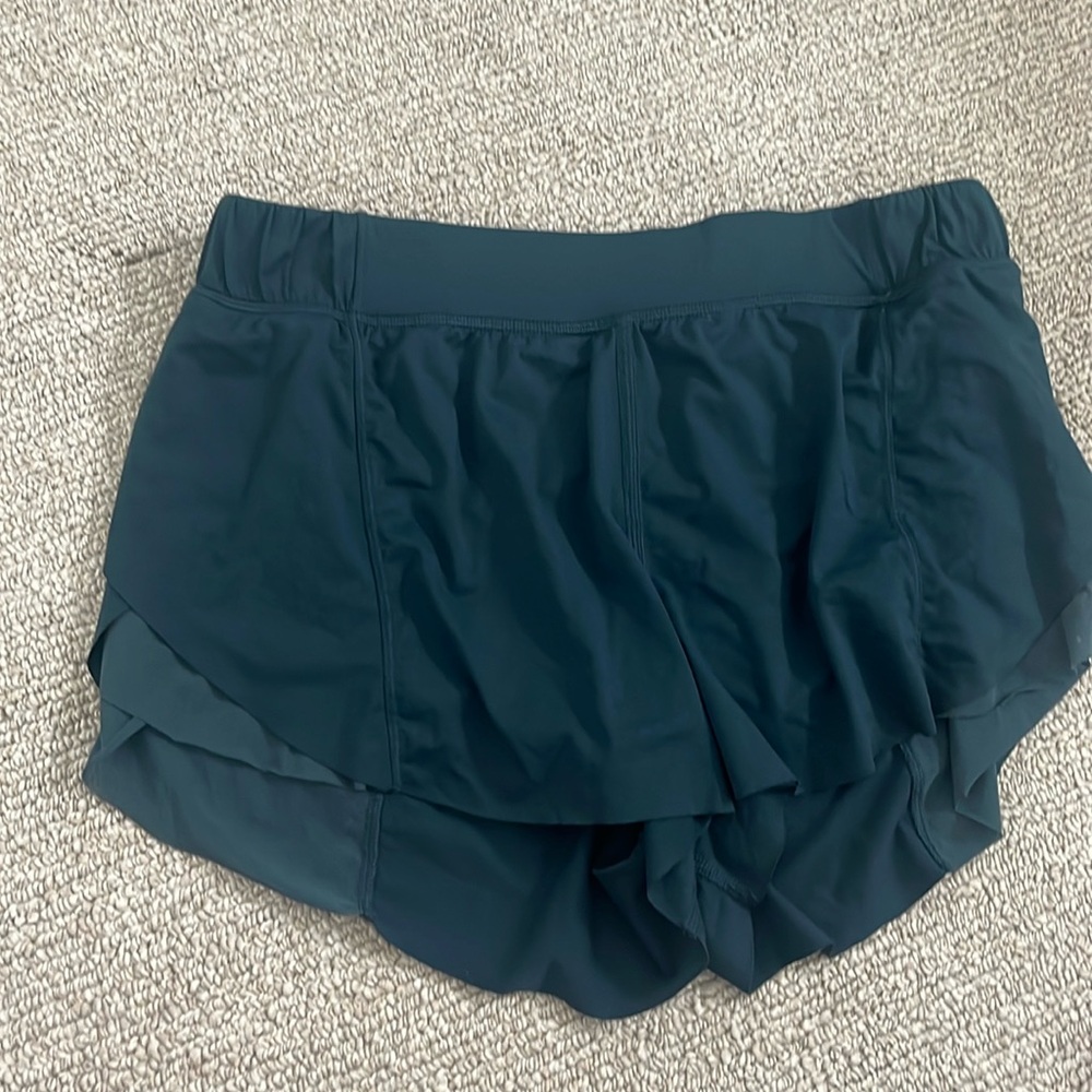 Lululemon shorts size 6